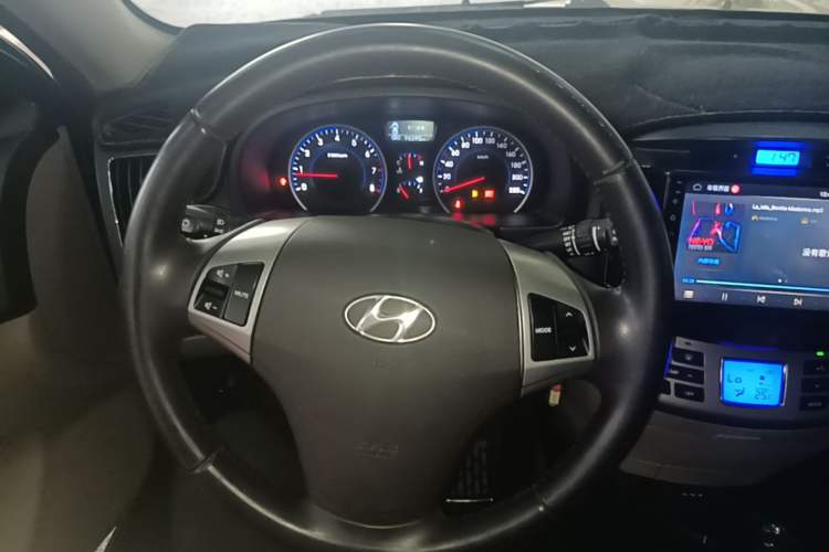 Used Hyundai Celesta 2015 1.6L Automatic Luxury Model Steering Wheel
