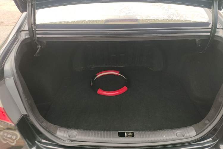 Used Hyundai Celesta 2015 1.6L Automatic Comfort Model Trunk
