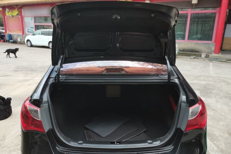 Used Hyundai Celesta 2015 1.6L Automatic Luxury Model Trunk