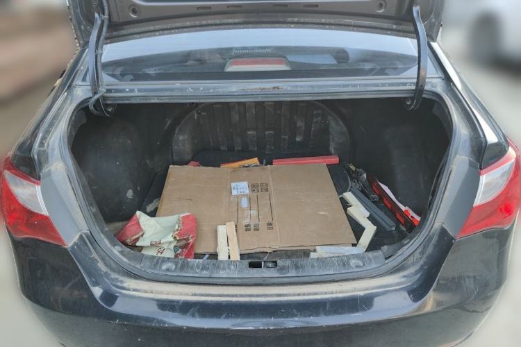 Used Hyundai Celesta 2015 1.6L Manual Comfort Model Trunk