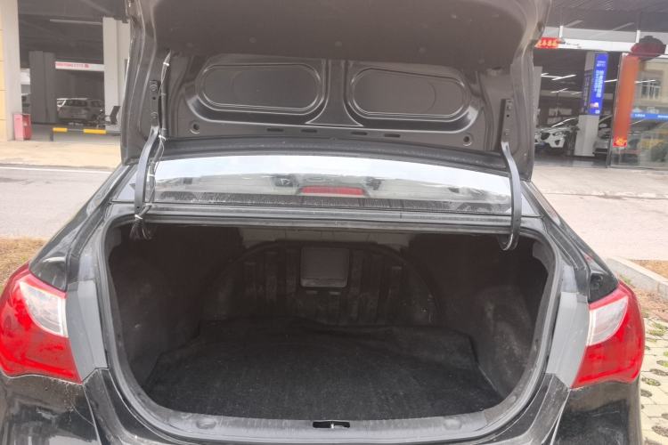 Used Hyundai Celesta 2015 1.6L Automatic Luxury Model Trunk