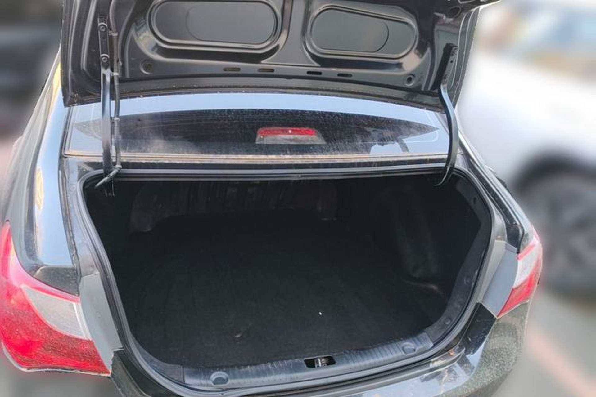 Used Hyundai Celesta 2015 1.6L Manual Comfort Model Trunk