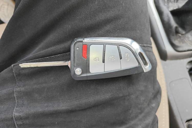 Used Hyundai Celesta 2015 1.6L Manual Comfort Model Vehicle Key