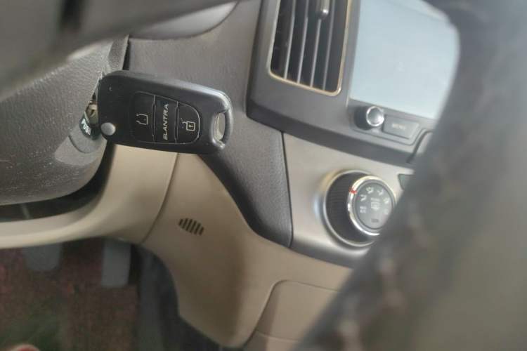 Used Hyundai Celesta 2015 1.6L Manual Comfort Model Vehicle Key
