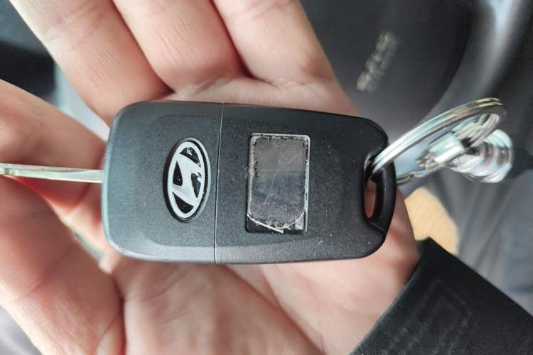 Used Hyundai Celesta 2015 1.6L Manual Comfort Model Vehicle Key