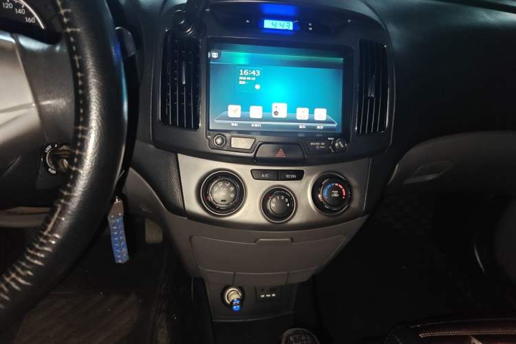 Used Hyundai Celesta 2015 1.6L Manual Comfort Model Audio And AC Panel