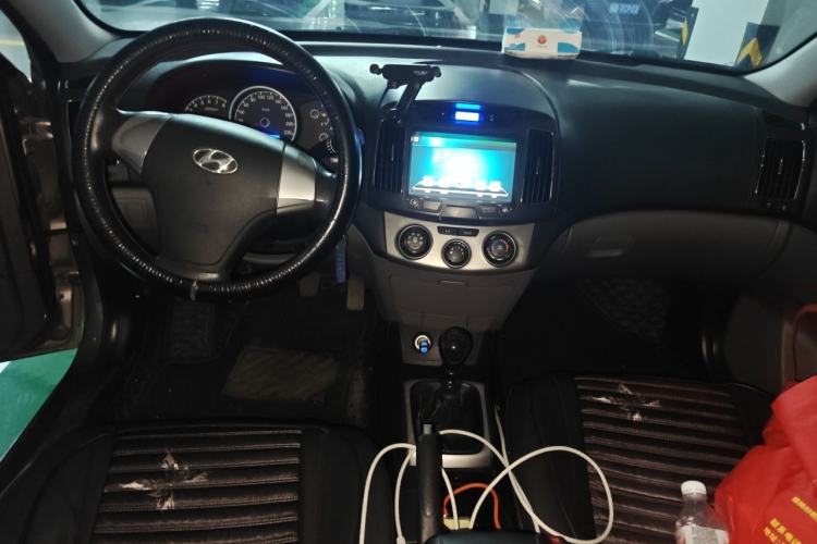 Used Hyundai Celesta 2015 1.6L Manual Comfort Model Center Console