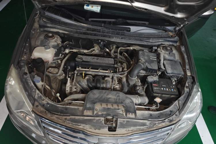 Used Hyundai Celesta 2015 1.6L Manual Comfort Model Engine Bay
