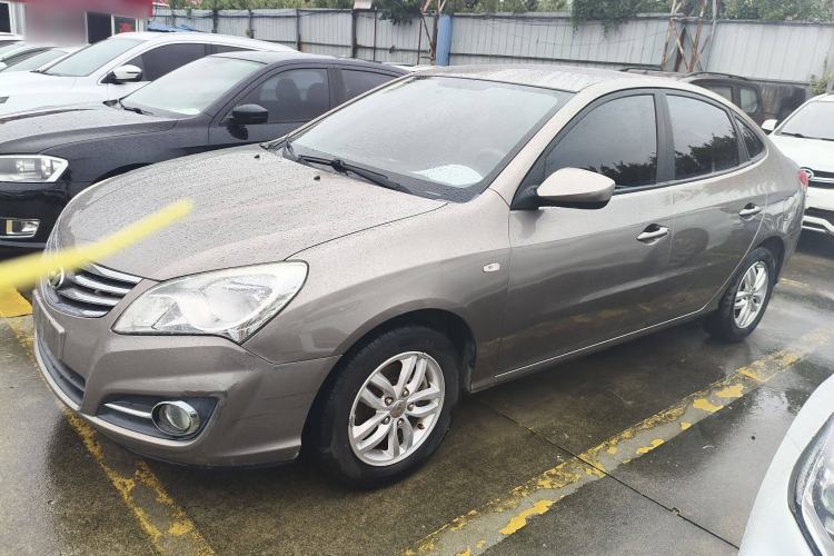 Used Hyundai Celesta 2015 1.6L Manual Comfort Model Exterior 1