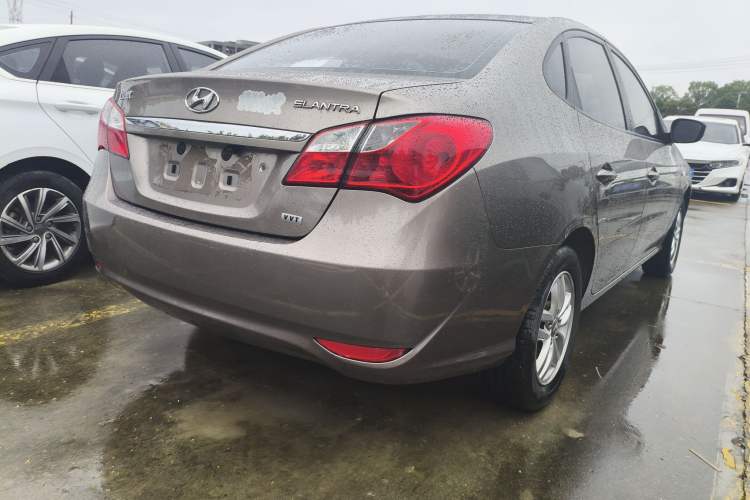 Used Hyundai Celesta 2015 1.6L Manual Comfort Model Exterior 5