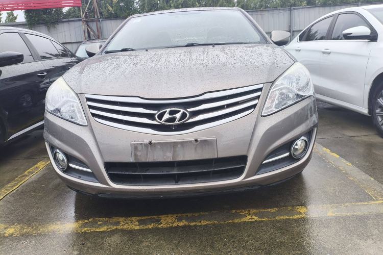 Used Hyundai Celesta 2015 1.6L Manual Comfort Model Exterior 6