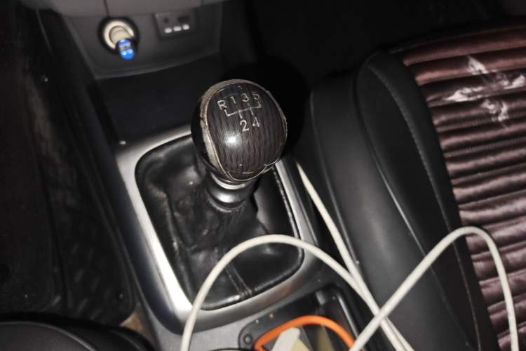 Used Hyundai Celesta 2015 1.6L Manual Comfort Model Gear Lever