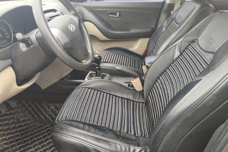 Used Hyundai Celesta 2015 1.6L Manual Comfort Model Interior 7