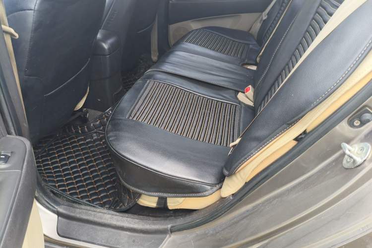 Used Hyundai Celesta 2015 1.6L Manual Comfort Model Interior 9