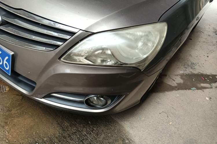 Used Hyundai Celesta 2015 1.6L Automatic Comfort Model Left Front Headlight
