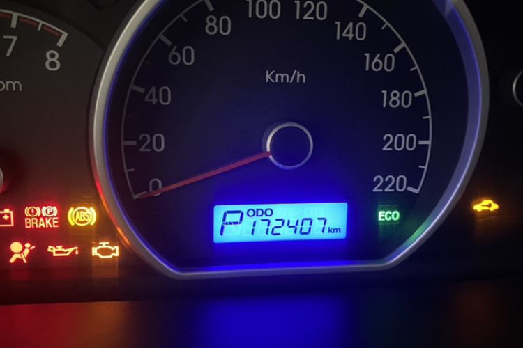 Used Hyundai Celesta 2015 1.6L Automatic Comfort Model Odometer Close Up