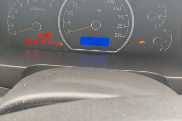 Used Hyundai Celesta 2015 1.6L Manual Comfort Model Odometer Close Up