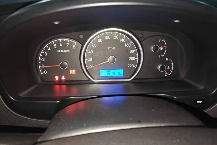 Used Hyundai Celesta 2015 1.6L Manual Comfort Model Odometer Close Up