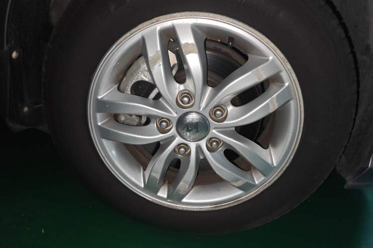 Used Hyundai Celesta 2015 1.6L Manual Comfort Model Right Front Wheel Hub