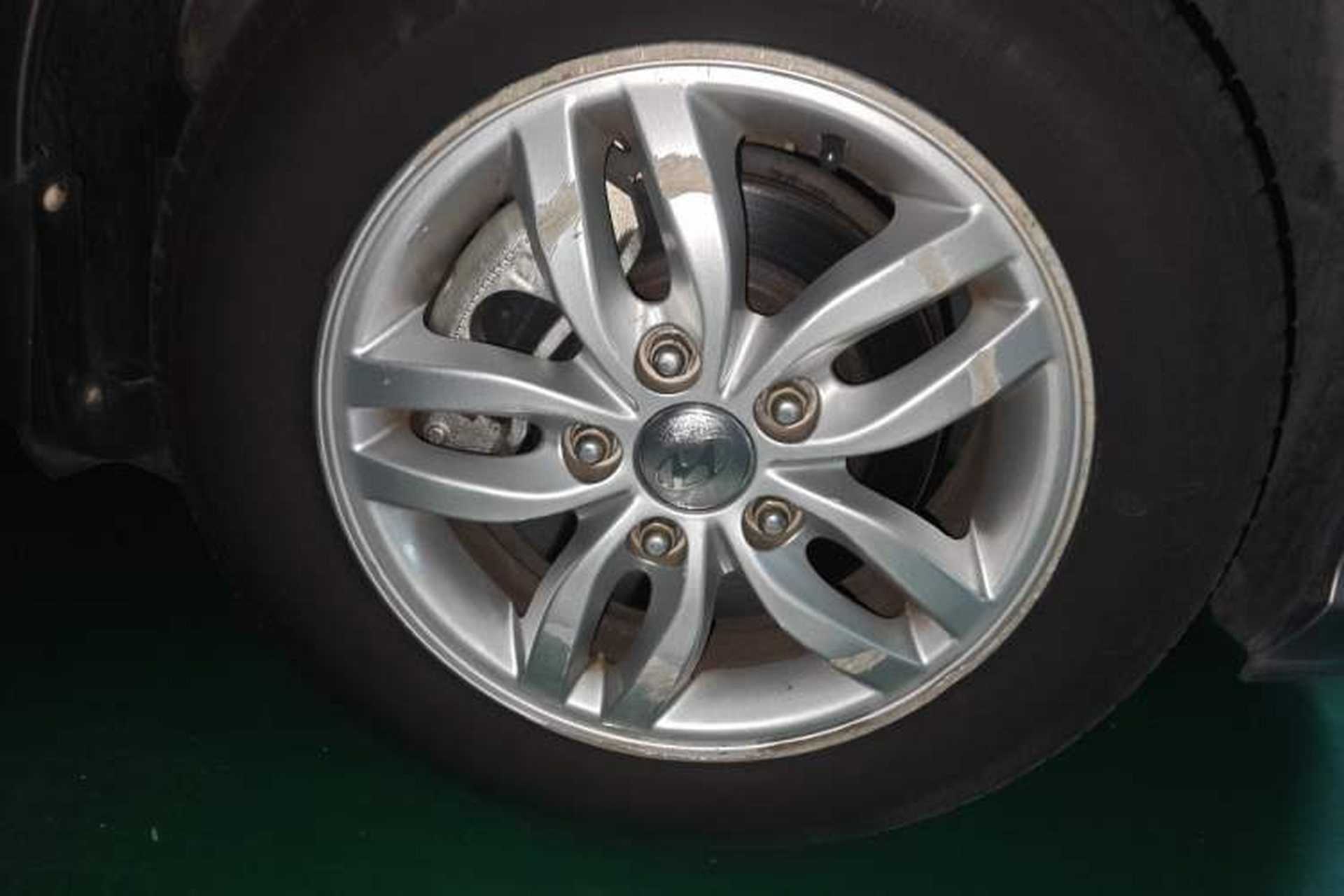 Used Hyundai Celesta 2015 1.6L Manual Comfort Model Right Front Wheel Hub