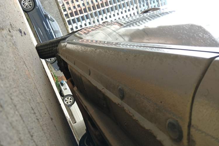 Used Hyundai Celesta 2015 1.6L Automatic Comfort Model Right Side Sill