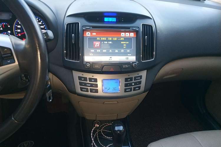 Used Hyundai Celesta 2015 1.6L Automatic Luxury Model Audio And AC Panel