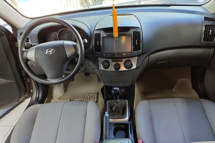 Used Hyundai Celesta 2015 1.6L Manual Comfort Model Center Console