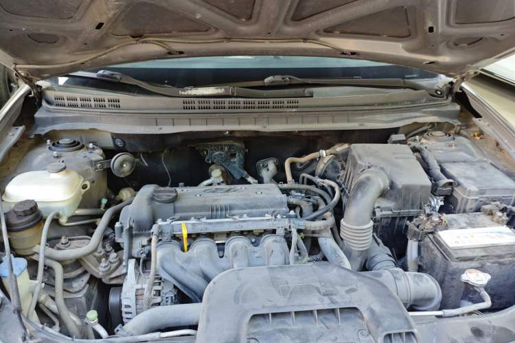 Used Hyundai Celesta 2015 1.6L Manual Comfort Model Engine Bay
