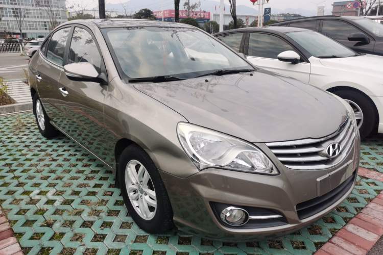 Used Hyundai Celesta 2015 1.6L Automatic Luxury Model Front Right 45 Deg