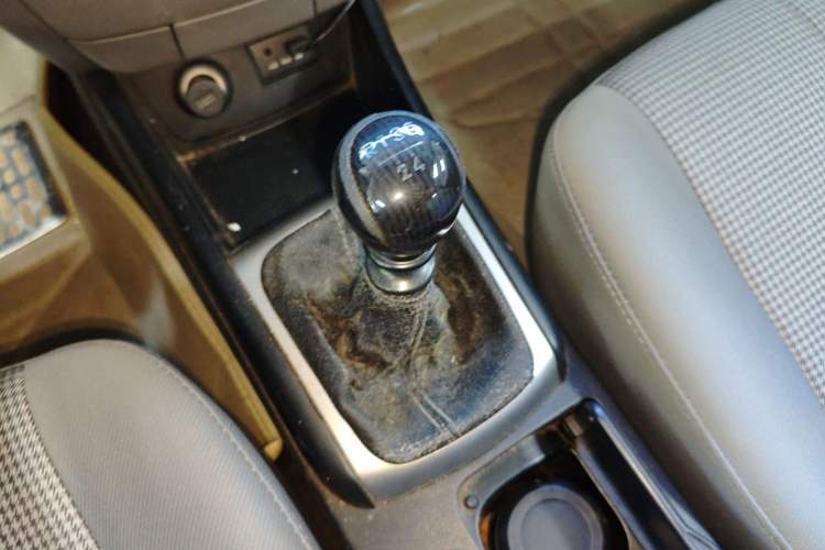 Used Hyundai Celesta 2015 1.6L Manual Comfort Model Gear Lever