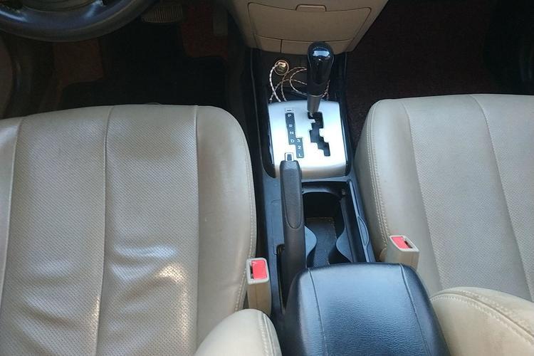 Used Hyundai Celesta 2015 1.6L Automatic Luxury Model Gear Lever