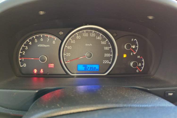 Used Hyundai Celesta 2015 1.6L Manual Comfort Model Instrument Cluster