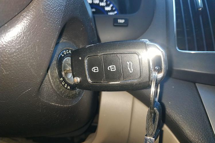 Used Hyundai Celesta 2015 1.6L Automatic Luxury Model Interior 1