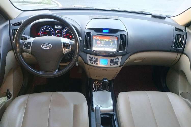 Used Hyundai Celesta 2015 1.6L Automatic Luxury Model Interior 2