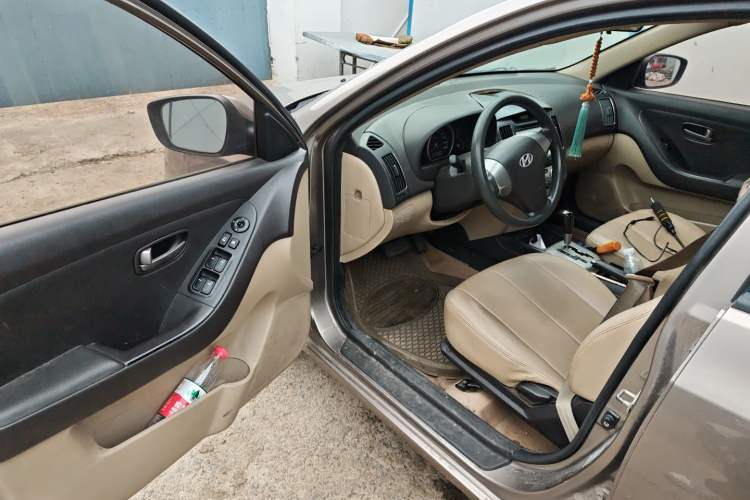 Used Hyundai Celesta 2015 1.6L Automatic Comfort Model Interior 3