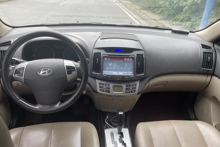 Used Hyundai Celesta 2015 1.6L Automatic Luxury Model Interior 3