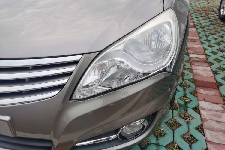 Used Hyundai Celesta 2015 1.6L Automatic Luxury Model Left Front Headlight