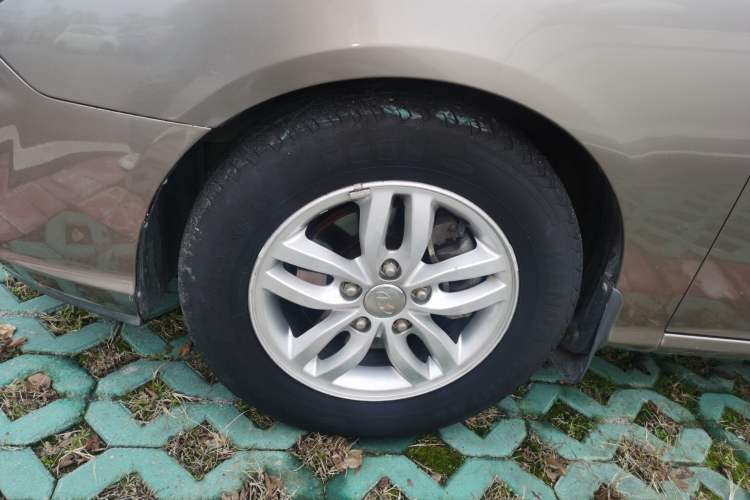 Used Hyundai Celesta 2015 1.6L Automatic Luxury Model Left Front Wheel Hub