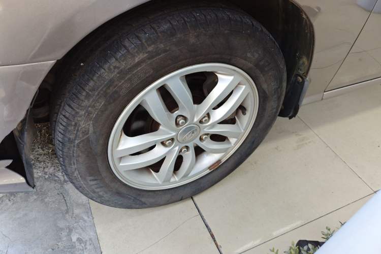 Used Hyundai Celesta 2015 1.6L Manual Comfort Model Left Front Wheel Hub