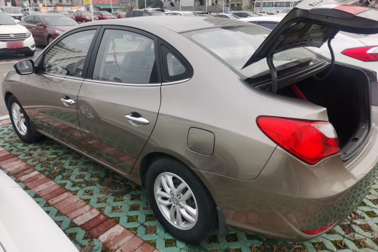 Used Hyundai Celesta 2015 1.6L Automatic Luxury Model Left Side