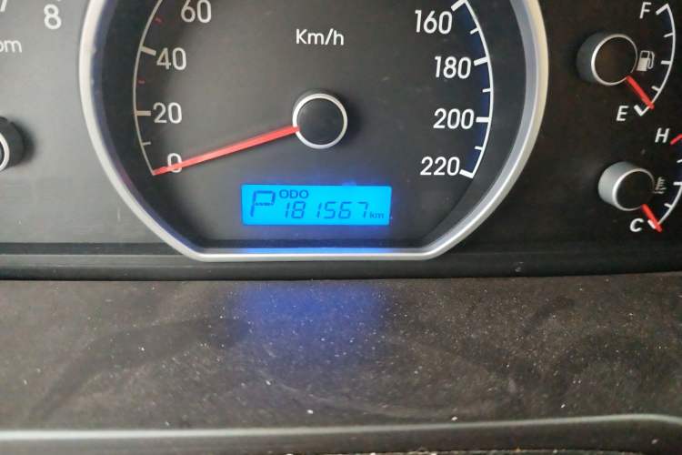 Used Hyundai Celesta 2015 1.6L Automatic Comfort Model Odometer Close Up