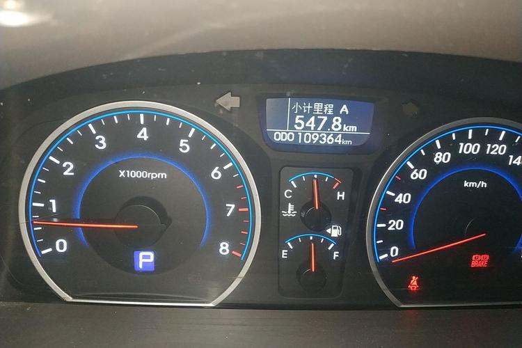 Used Hyundai Celesta 2015 1.6L Automatic Luxury Model Odometer Close Up