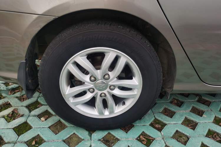 Used Hyundai Celesta 2015 1.6L Automatic Luxury Model Right Rear Wheel Hub