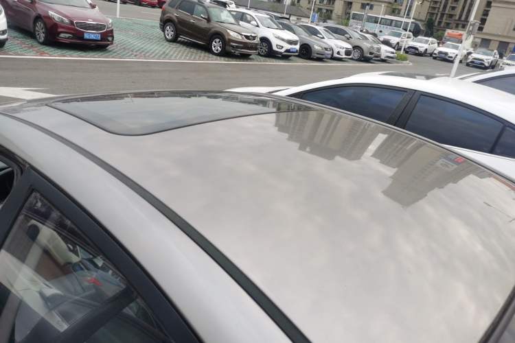 Used Hyundai Celesta 2015 1.6L Automatic Luxury Model Roof