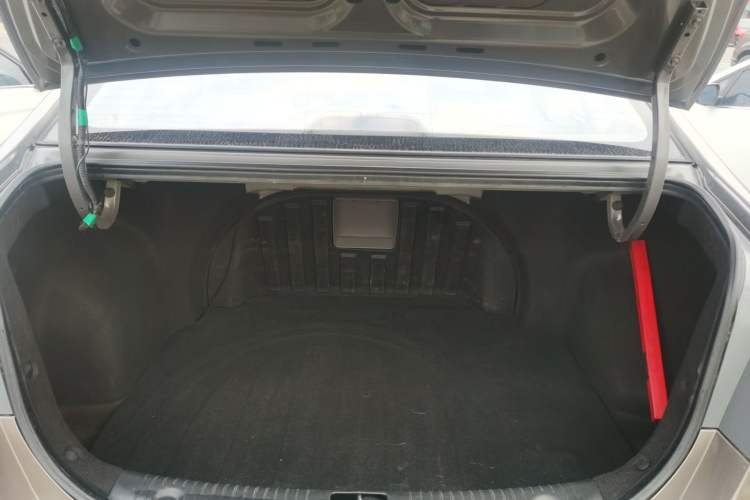 Used Hyundai Celesta 2015 1.6L Automatic Luxury Model Trunk