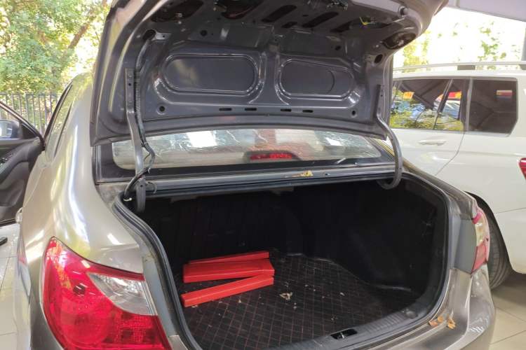 Used Hyundai Celesta 2015 1.6L Manual Comfort Model Trunk