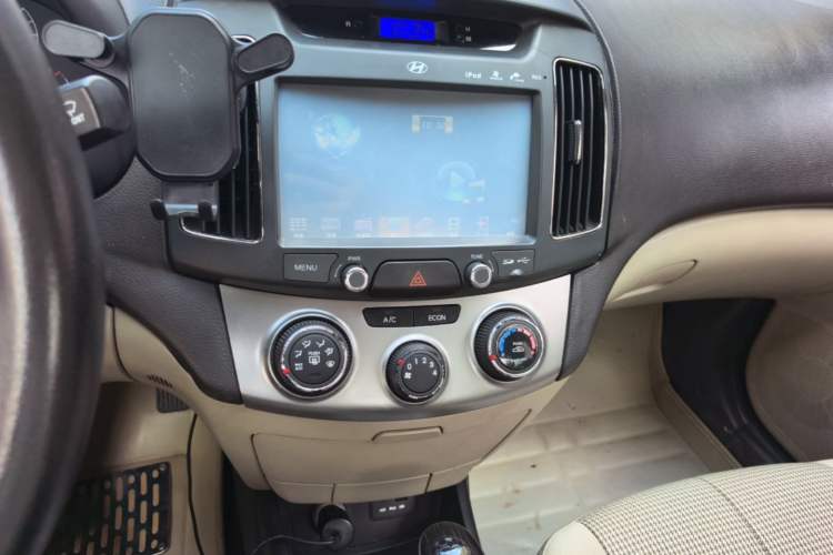 Used Hyundai Celesta 2015 1.6L Automatic Comfort Model Audio And AC Panel