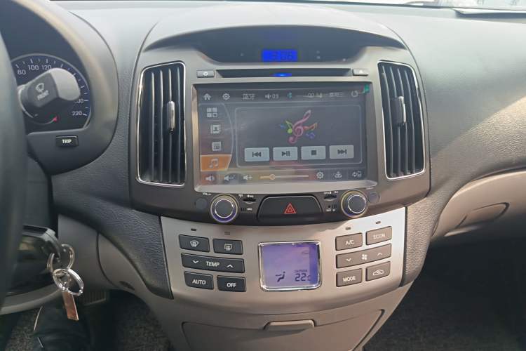 Used Hyundai Celesta 2015 1.6L Automatic Luxury Model Audio And AC Panel