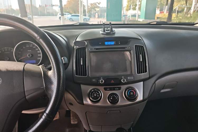 Used Hyundai Celesta 2015 1.6L Automatic Comfort Model Audio And AC Panel
