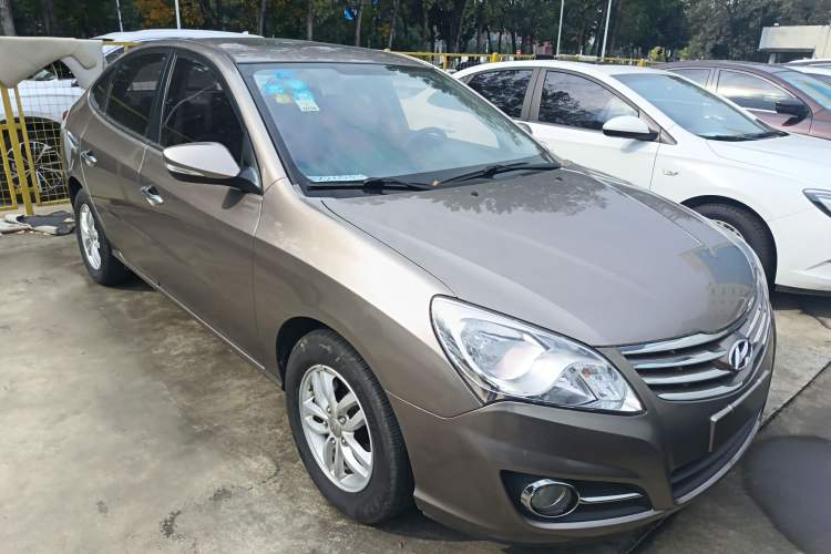 Used Hyundai Celesta 2015 1.6L Automatic Luxury Model Front Right 45 Deg